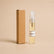 Fragancia textil Bosque Vivo de 5 ml de SimLi junto a su caja kraft sobre fondo beige