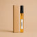 Recarga de aroma textil Santorini de 10 ml de SimLi junto a su caja kraft sobre fondo beige