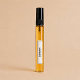 Frasco de recarga de aroma textil Santorini de 10 ml con líquido visible y etiqueta blanca