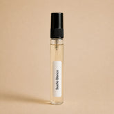 Frasco de recarga de aroma textil Sueño Blanco de 10 ml con líquido visible y etiqueta blanca