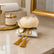 Decoración textil Alba Peonía sobre encimera en un ambiente de baño con detalles decorativos en tonos suaves.