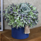 Arreglo floral artificial con rosas verdes y crisantemos violetas Jardín de Jade