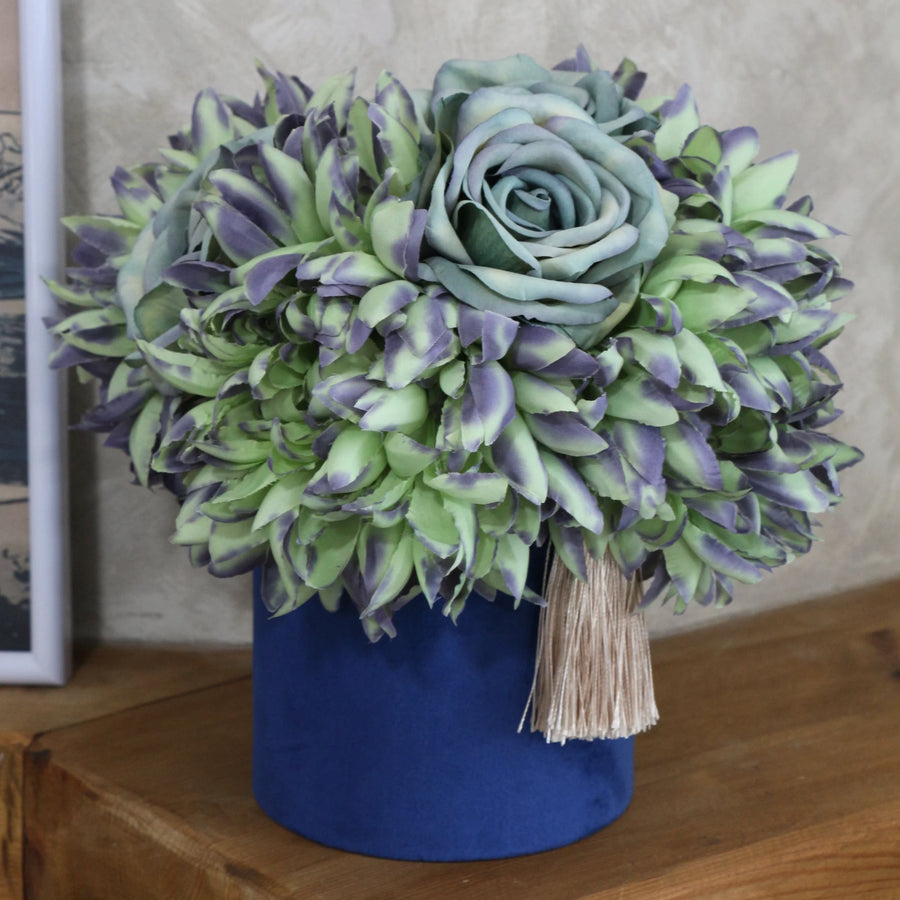 Arreglo floral artificial con rosas verdes y crisantemos violetas Jardín de Jade