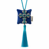 Colgante decorativo artesanal Cruz de Amalfi de terciopelo azul con cruz de cristales y borla turquesa de SimLi Atelier