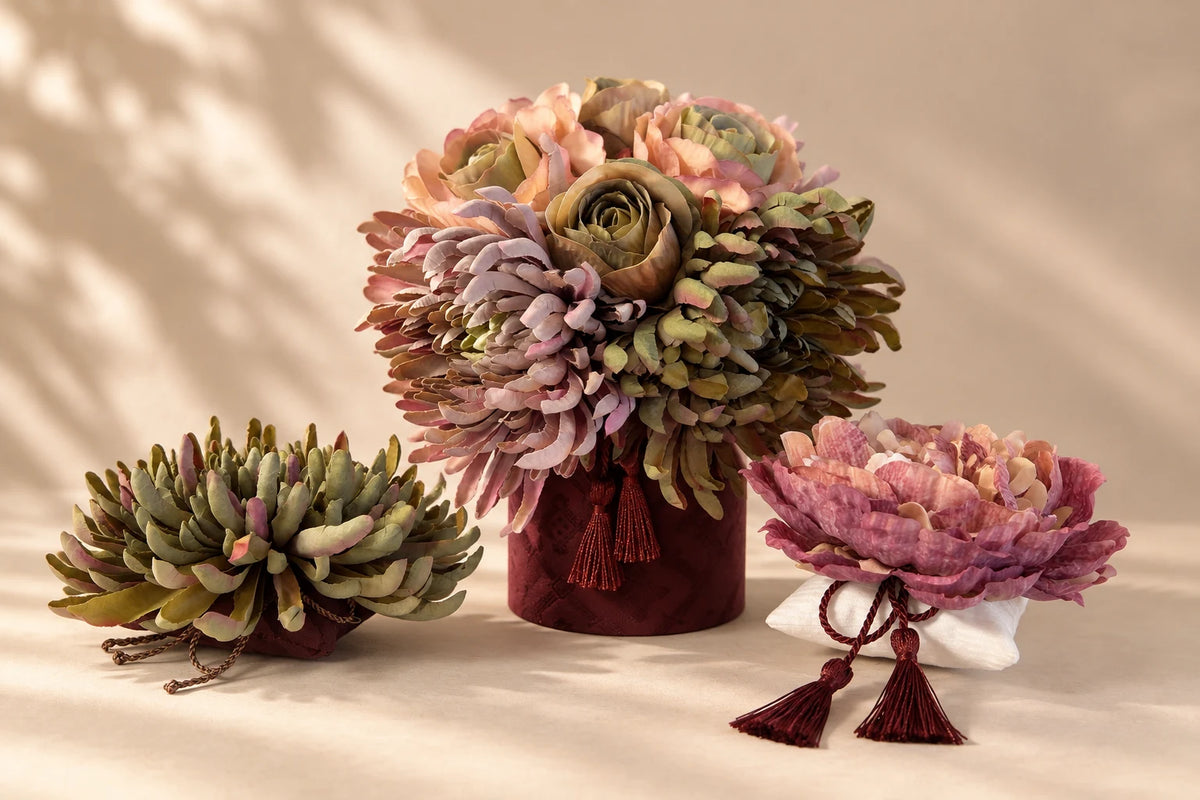 Productos decorativos SimLi para el hogar y para regalar, con flores y detalles textiles que pueden perfumarse con fragancia textil